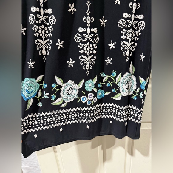 Glamour Black and White Floral Dress - Picture 3 of 7